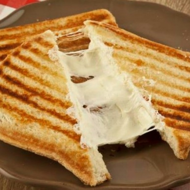 Çift Kaşarlı Tost