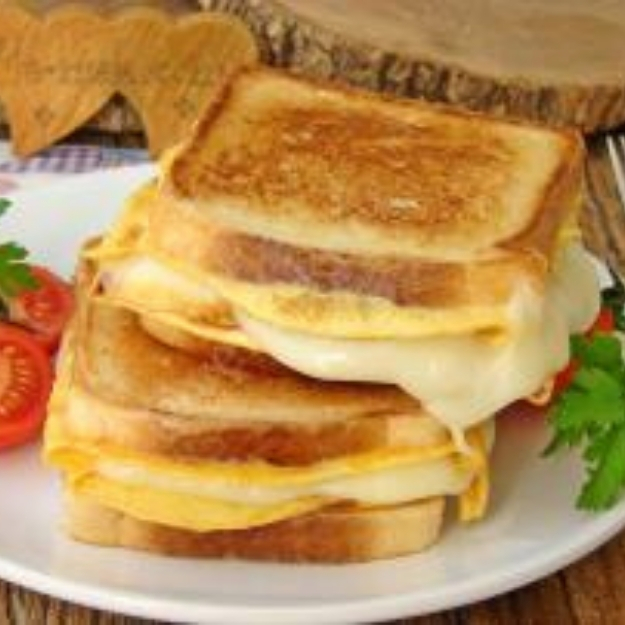 Yumurtalı Kaşarlı Tost