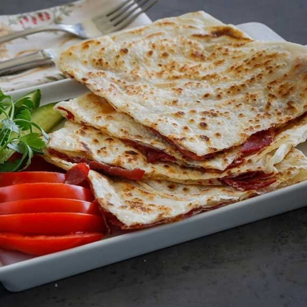 Sucuklu Kaşarlı Gözleme